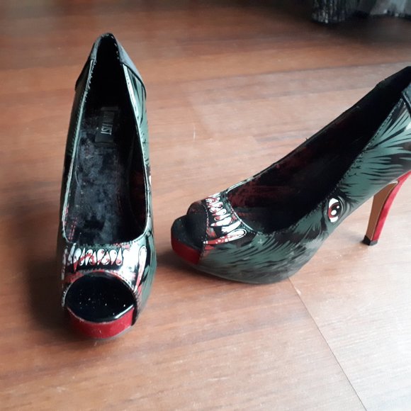 Iron Fist Wolf Heels - Picture 2 of 6